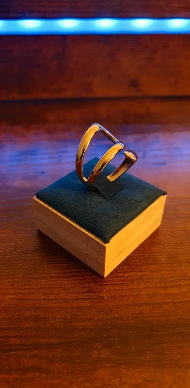 Bague Courbe Sculpturale Dorée Ajustable – Acier Inoxydable