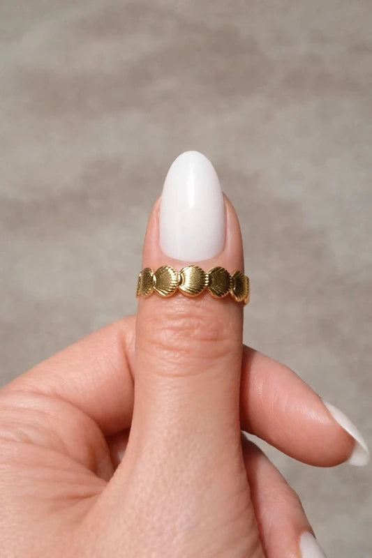 Bague Coquillages Dorée Ajustable – Acier Inoxydable
