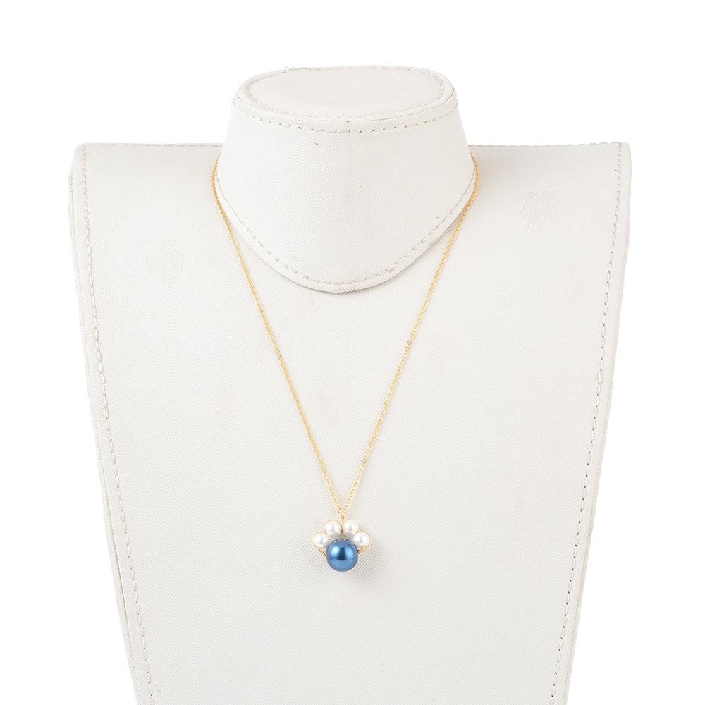 Collier perle bleue & perles blanches – chaîne dorée