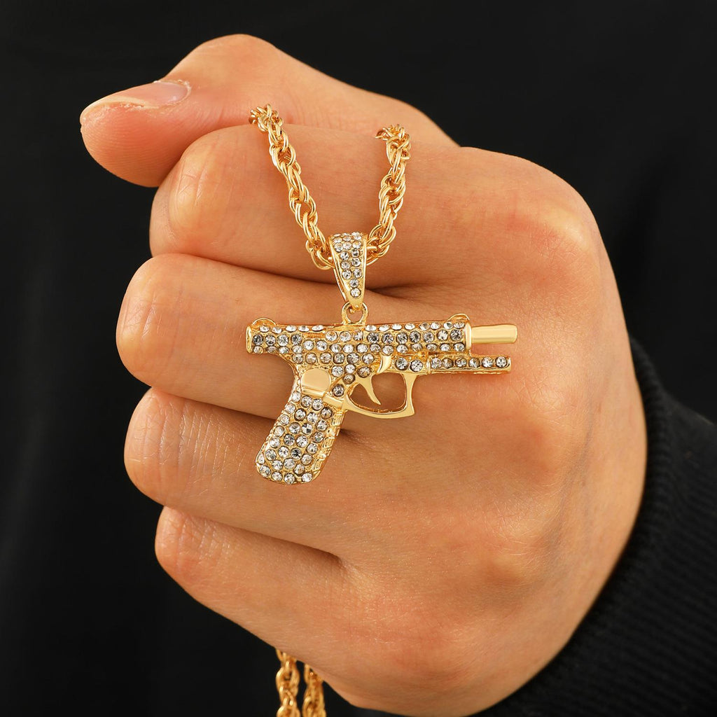 Collier “Urban Ice” – Pendentif Style Glock Doré Pavé de Zircons