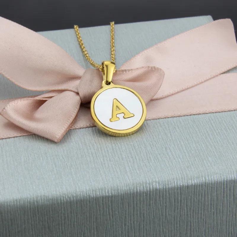 Collier Initiale Alphabet – Acier au Titane Plaqué Or 18 Carats