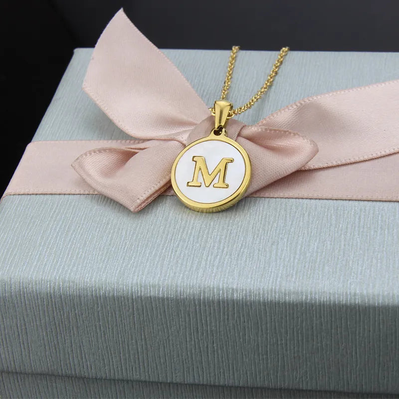 Collier Initiale Alphabet – Acier au Titane Plaqué Or 18 Carats
