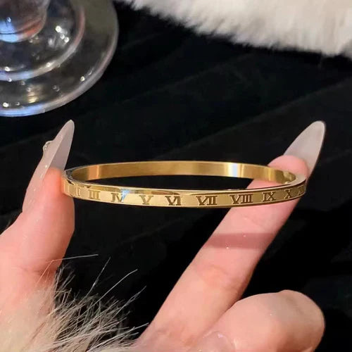 Bracelet Jonc Doré à Chiffres Romains – Élégance Éternelle