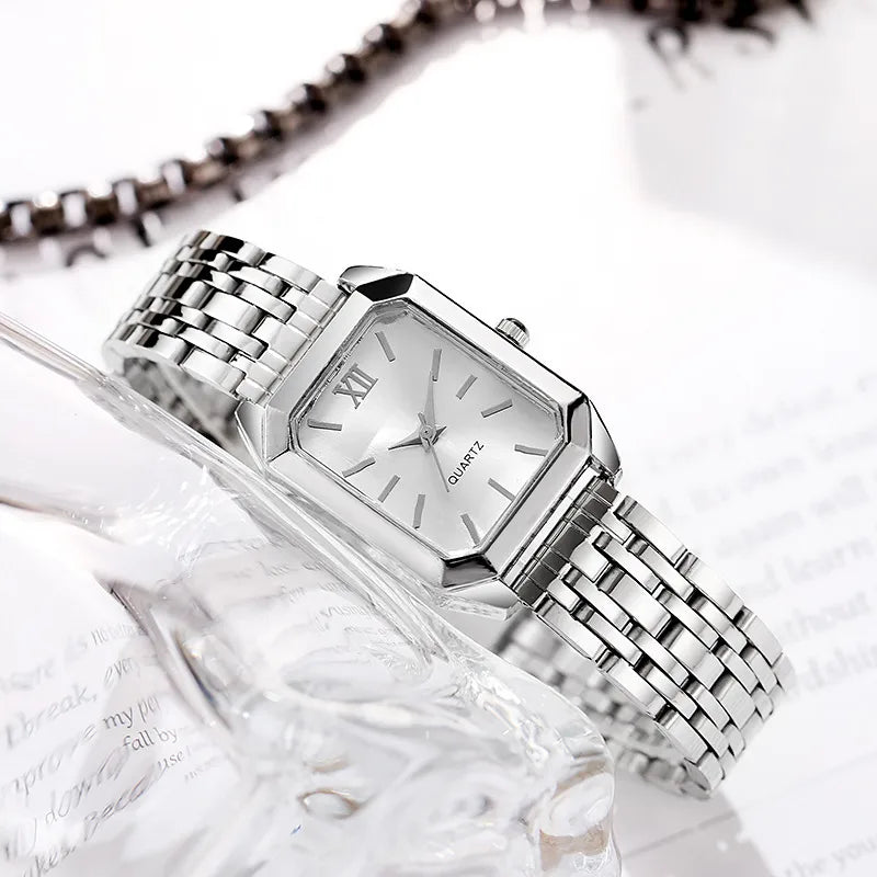 Montre Femme Élégante Rectangulaire Argent – Cadran Blanc – Bracelet Acier Inoxydable