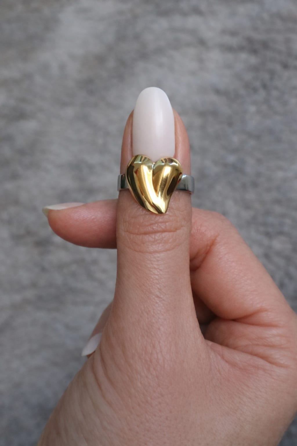 Bague Ajustable Cœur Bombé Doré Bicolore – Acier Inoxydable