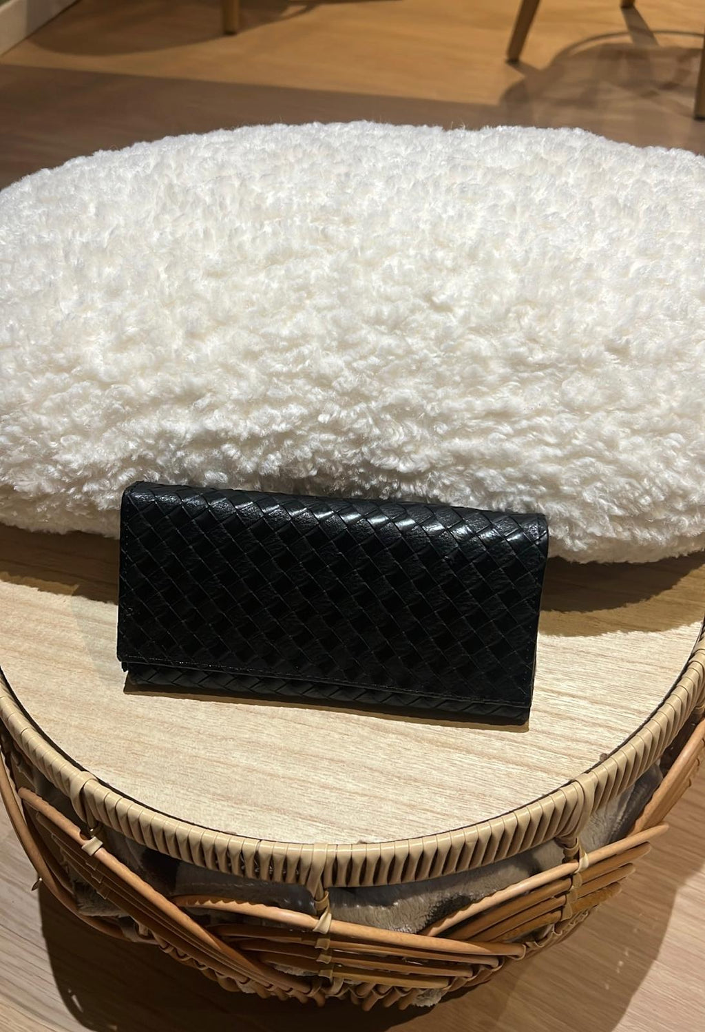 Pochette Élégance Noire Tressée – Chic Intemporel